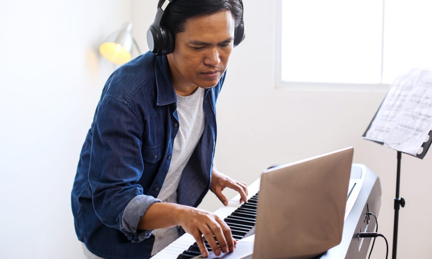 Online piano teacher